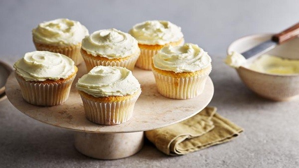 vanilla cupcakes